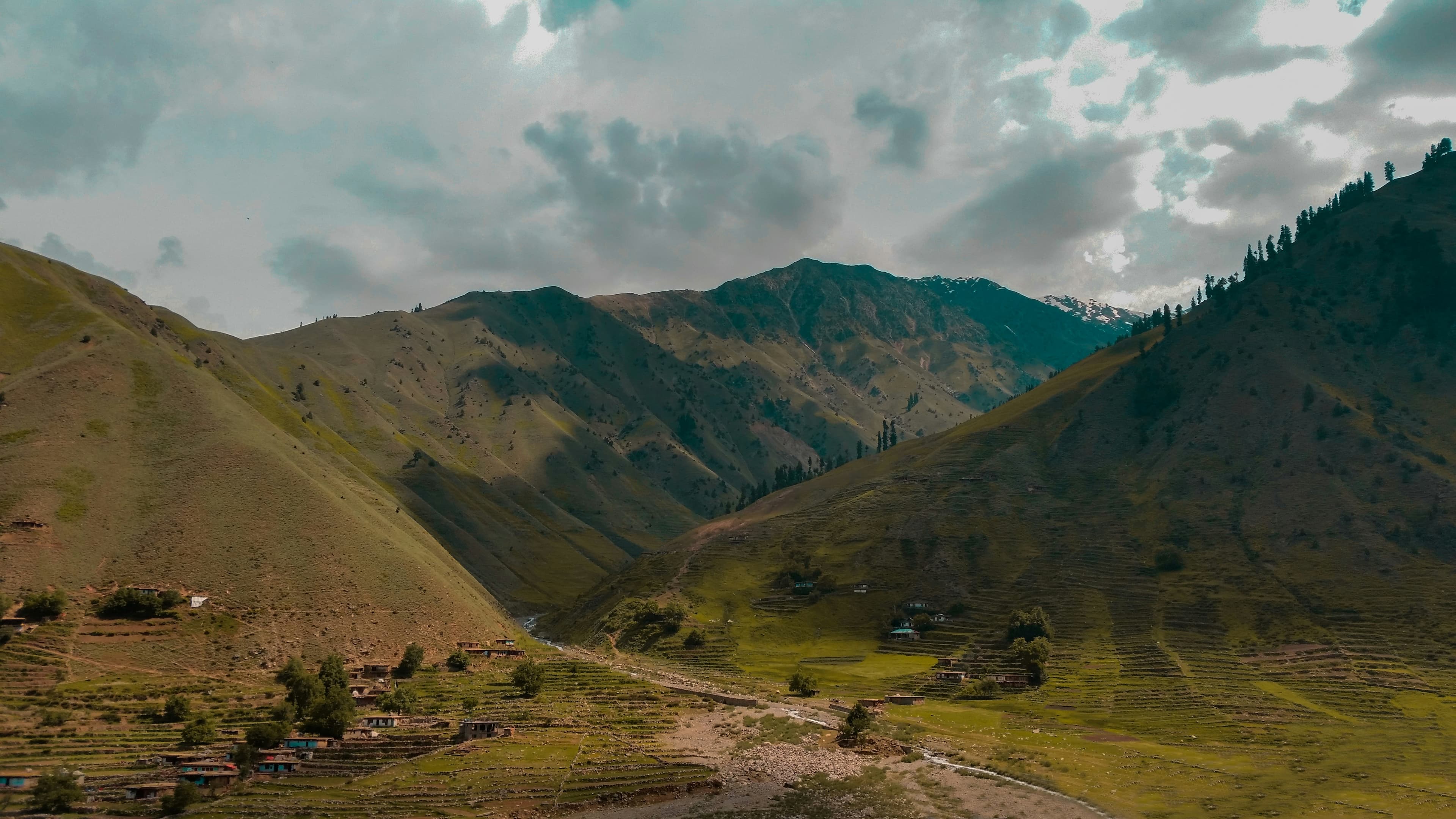 Hunza Valley Explorer – Culture, Peaks & Lakes